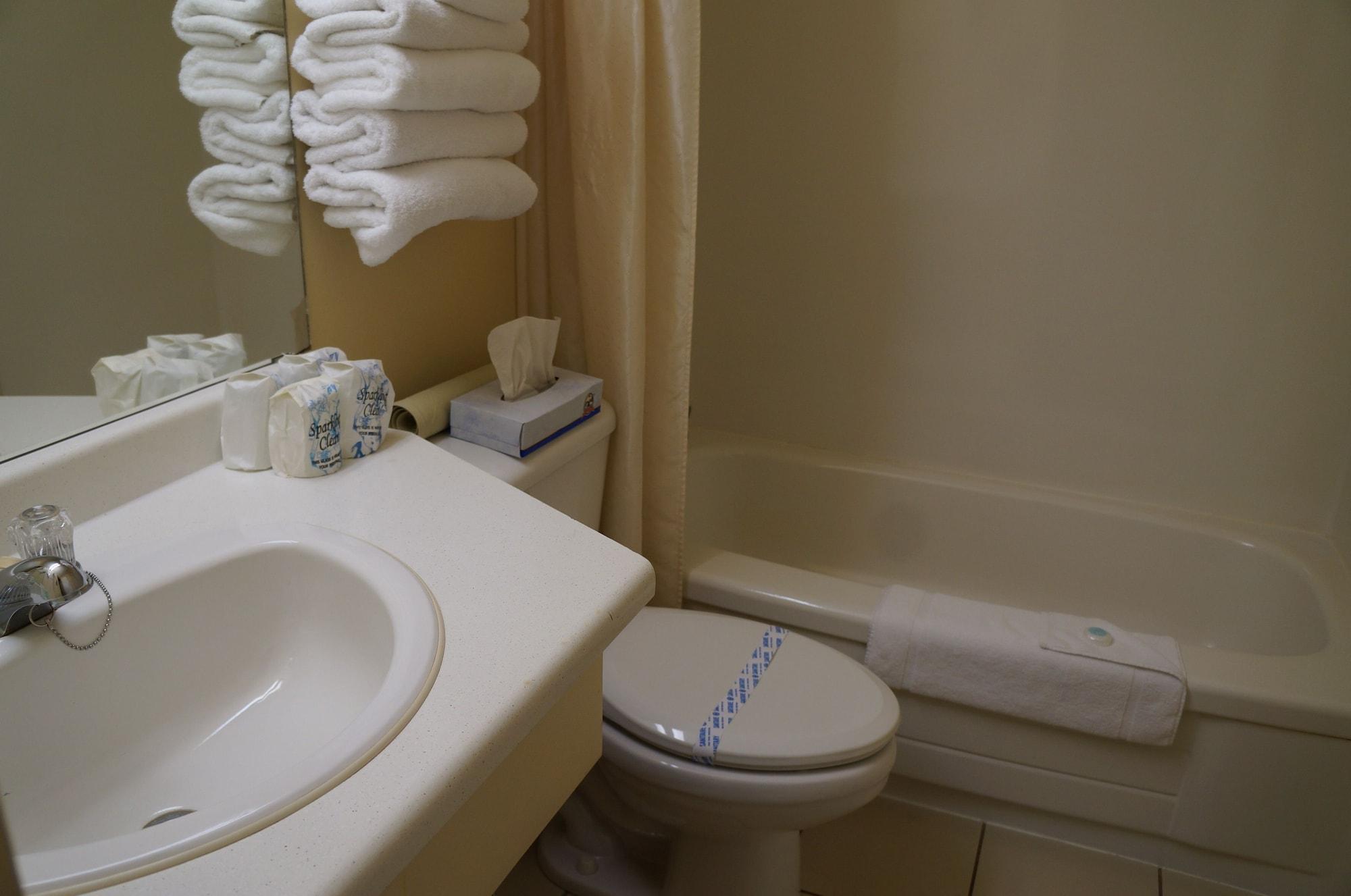 לאנגלי Westward Inn & Suites מראה חיצוני תמונה