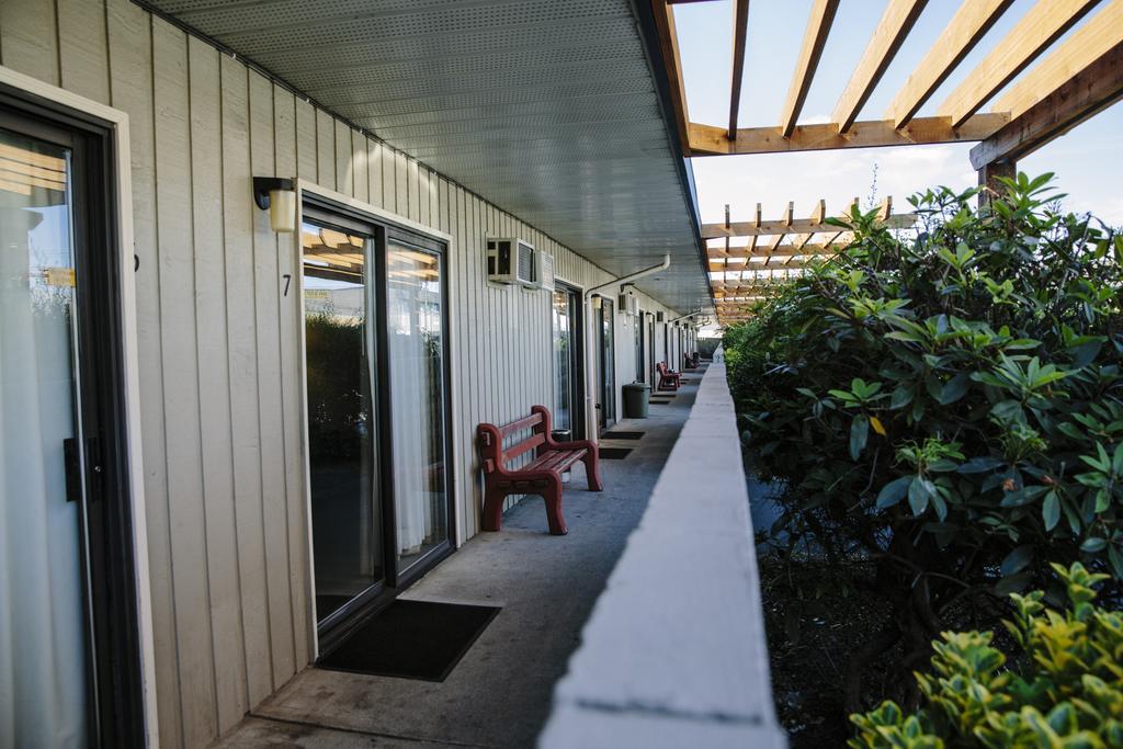 לאנגלי Westward Inn & Suites מראה חיצוני תמונה