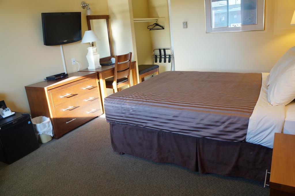 לאנגלי Westward Inn & Suites מראה חיצוני תמונה