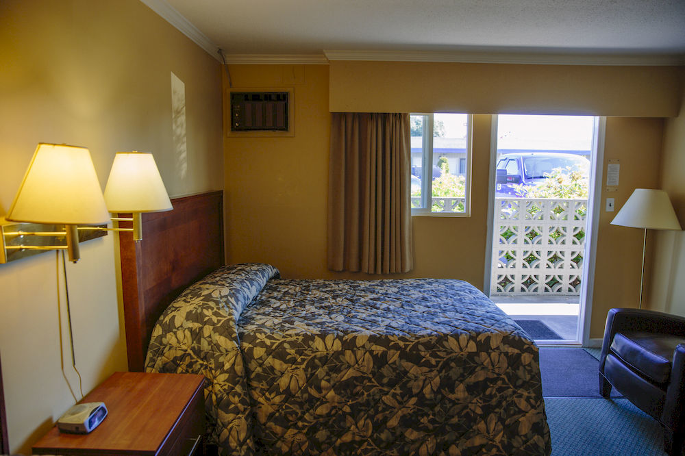 לאנגלי Westward Inn & Suites מראה חיצוני תמונה