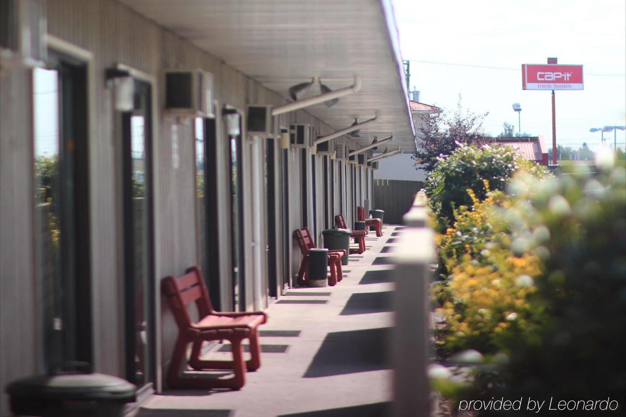 לאנגלי Westward Inn & Suites מראה חיצוני תמונה