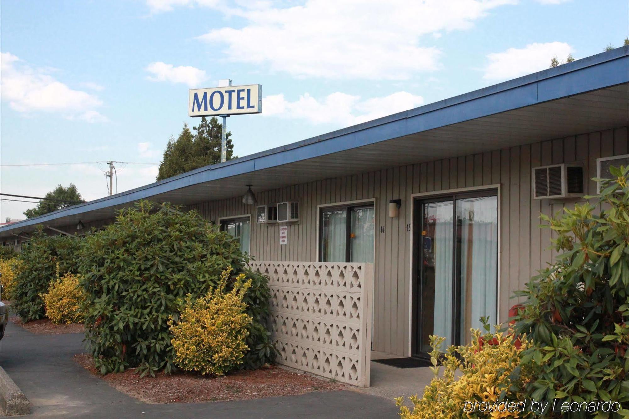 לאנגלי Westward Inn & Suites מראה חיצוני תמונה