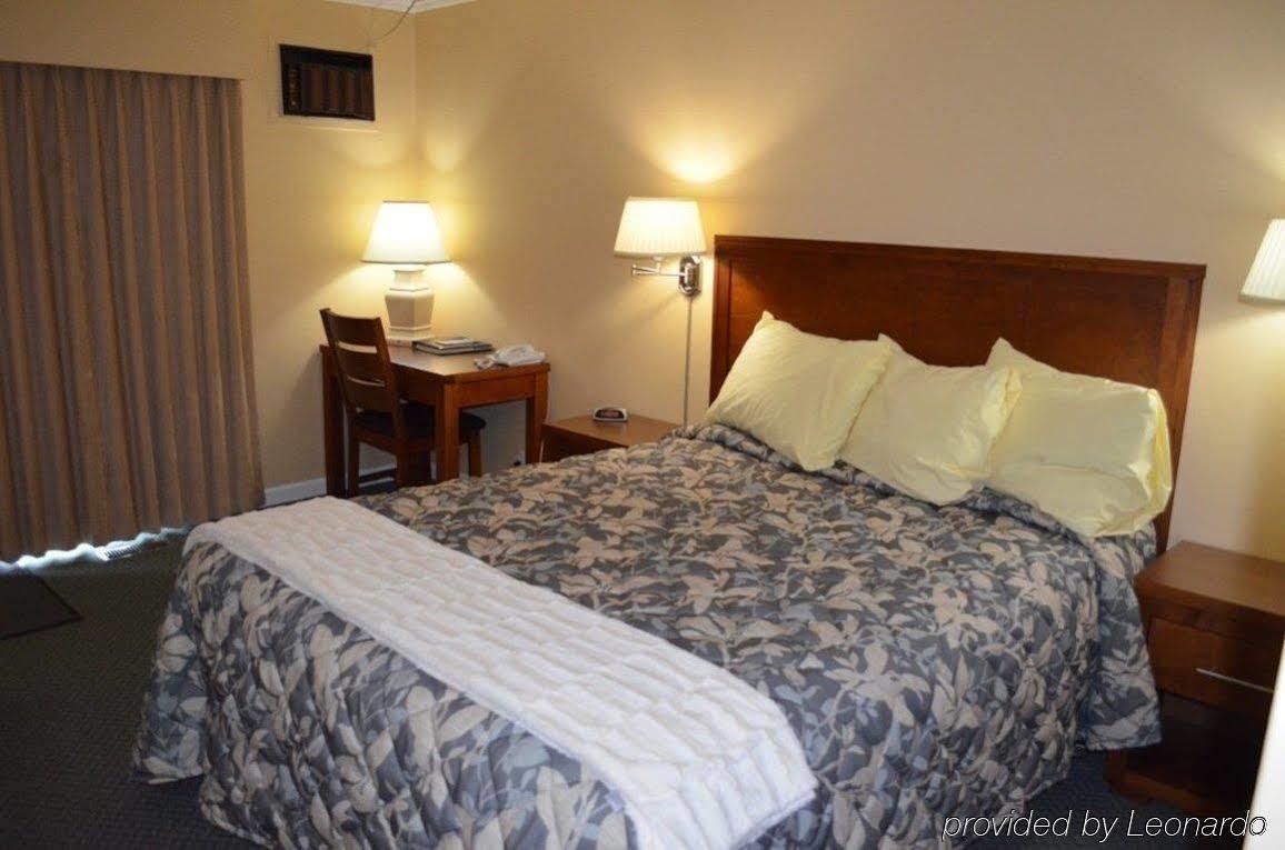 לאנגלי Westward Inn & Suites מראה חיצוני תמונה