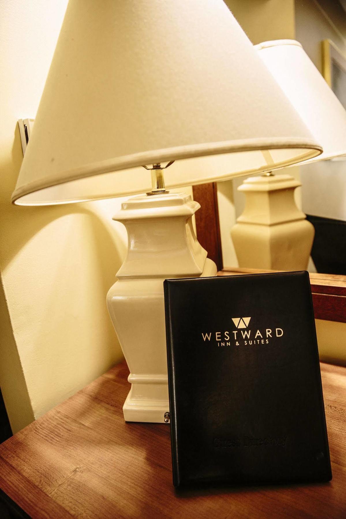 לאנגלי Westward Inn & Suites מראה חיצוני תמונה