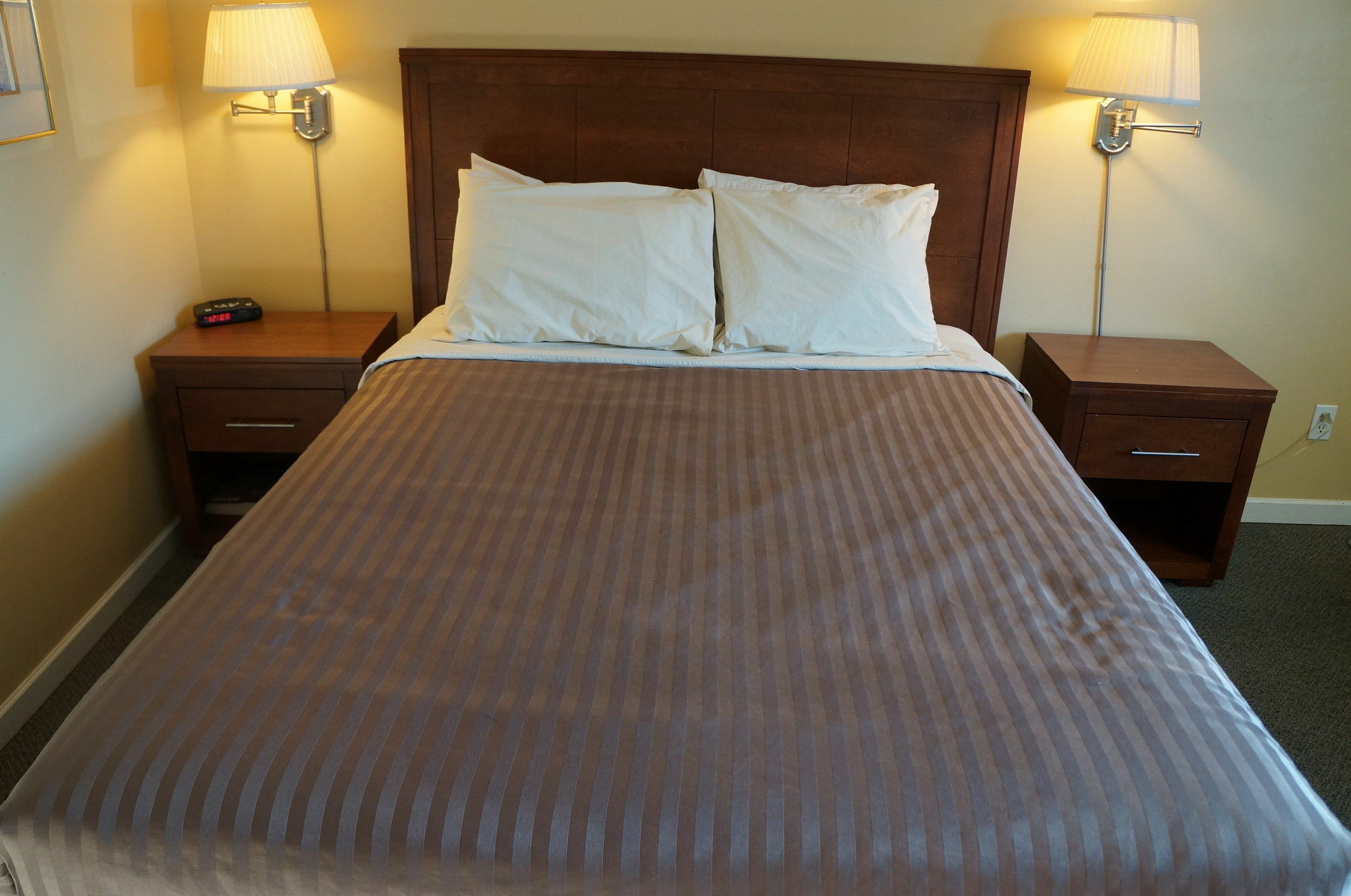 לאנגלי Westward Inn & Suites מראה חיצוני תמונה